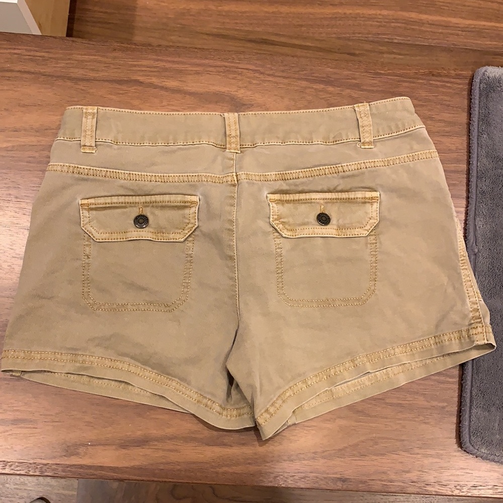 Tan shorts - Picture 2 of 2